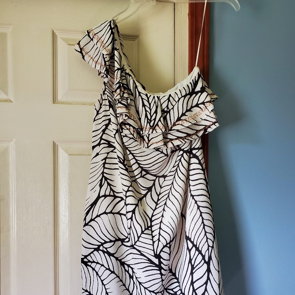 One-shoulder party dress
